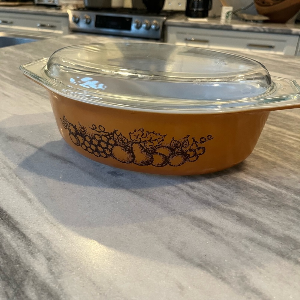 Vintage Pyrex 2.5 quart size OLD ORCHARD    Era 1975s orange browns white